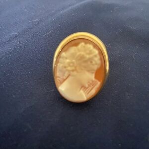 Elegant Gold 14K Genuine Cream Cameo Ring